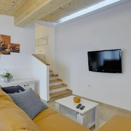 Holiday 15 Minutes Drive From The Coast Hébergement de vacances Vodnjan